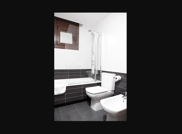 Imagen de la habitación del Hotel Apartahotel Castejón De Sos. Foto 8