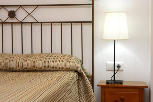 Imagen de la habitación del Hotel Apartahotel Doña Ruidera. Foto 9