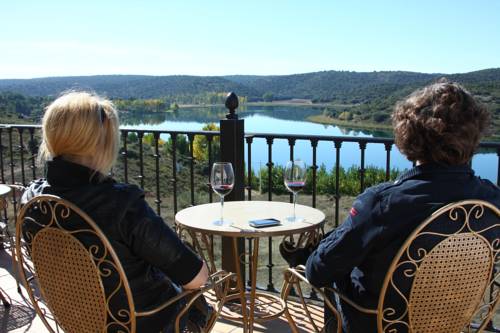 Imagen de la habitación del Hotel Apartahotel Doña Ruidera. Foto 14