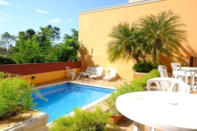 Imagen de la piscina del Hotel Apartahotel Drake Bol&iacute;var. Foto 19