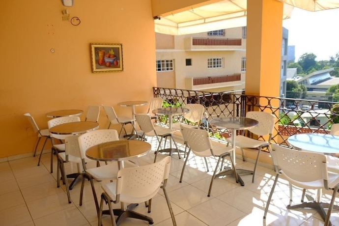 Imagen del bar/restaurante del Hotel Apartahotel Drake Bol&iacute;var. Foto 5