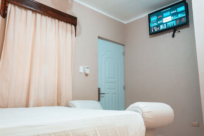 Imagen de la habitación del Hotel Apartahotel Dubai. Foto 8