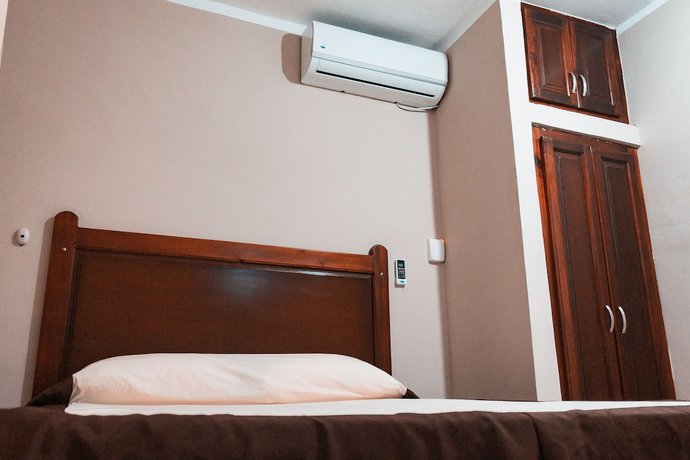 Imagen de la habitación del Hotel Apartahotel Dubai. Foto 13
