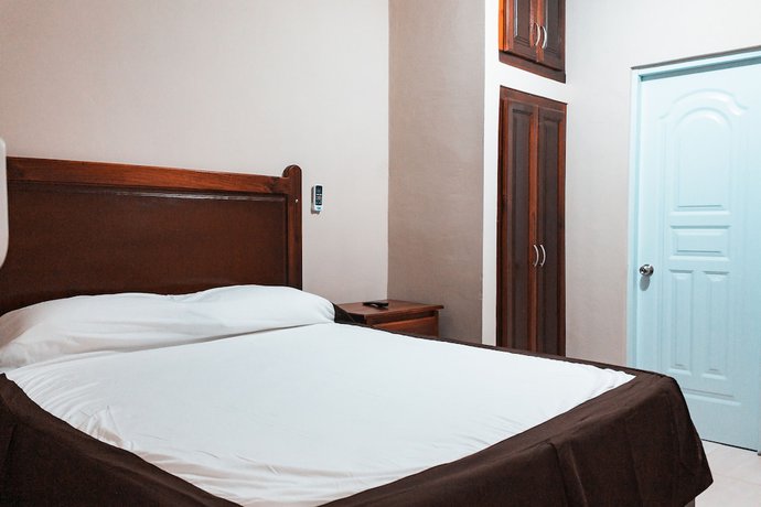 Imagen de la habitación del Hotel Apartahotel Dubai. Foto 15