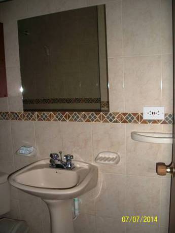 Imagen de la habitación del Hotel Apartahotel Los Cerezos. Foto 2