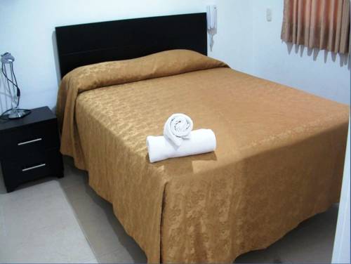 Imagen de la habitación del Hotel Apartahotel Los Cerezos. Foto 3