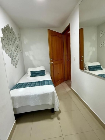 Imagen de la habitación del Hotel Apartahotel Montes. Foto 6