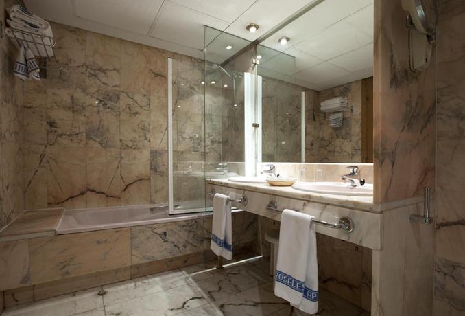 Imagen de la habitación del Hotel Apartahotel Rosales. Foto 4