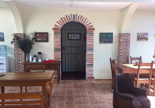 Imagen del bar/restaurante del Hotel Apartahotel Yamili. Foto 4