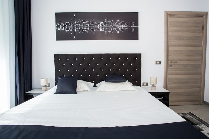 Imagen general del Hotel Apartament BlackandWhite. Foto 11