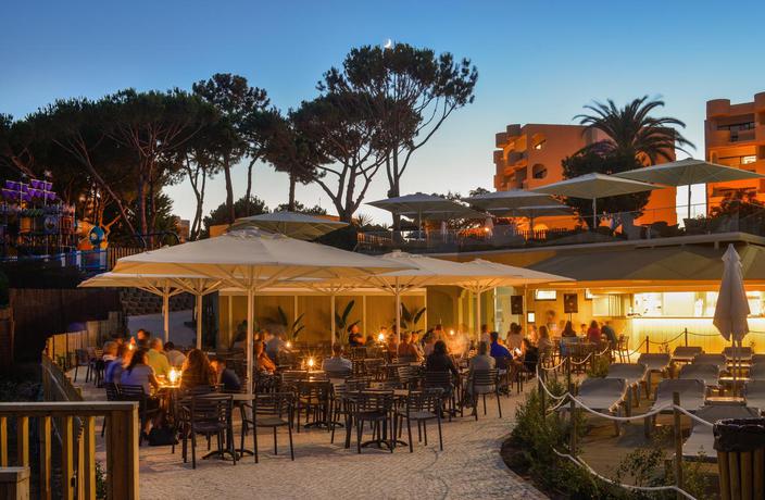 Imagen del bar/restaurante del Hotel Apartamento 3HB Falesia Garden. Foto 7