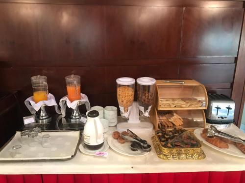 Imagen del bar/restaurante del Hotel Apartamento Al Hayat Hotel Apartments. Foto 4