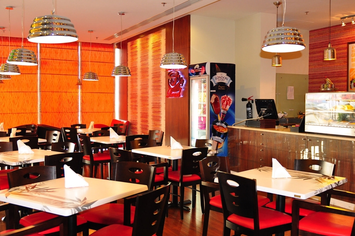 Imagen del bar/restaurante del Hotel Apartamento Auris Boutique Hotel Apartments. Foto 3