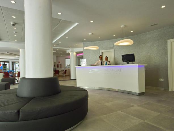 Imagen de los interiores del Hotel Apartamento Balansat Resort. Foto 15