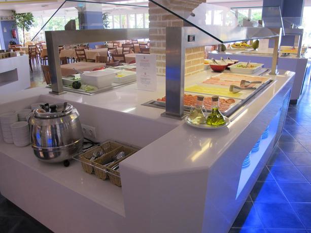 Imagen del bar/restaurante del Hotel Apartamento Balansat Resort. Foto 4