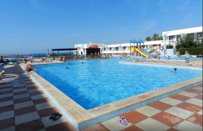 Imagen de la piscina del Hotel Apartamento Beach Club, Son Parc. Foto 15