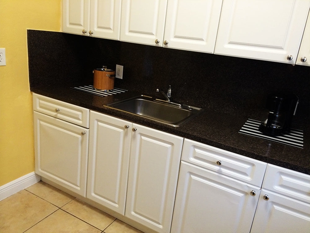 Imagen de la habitación del Hotel Apartamento Beachside All Suites. Foto 3