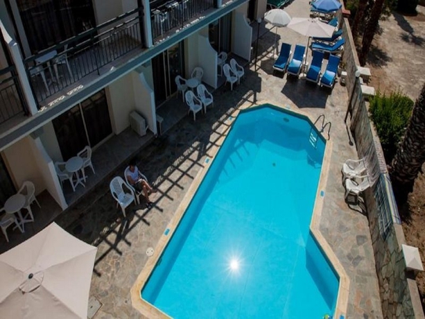 Imagen general del Hotel Apartamento Crystallo Apartments. Foto 8