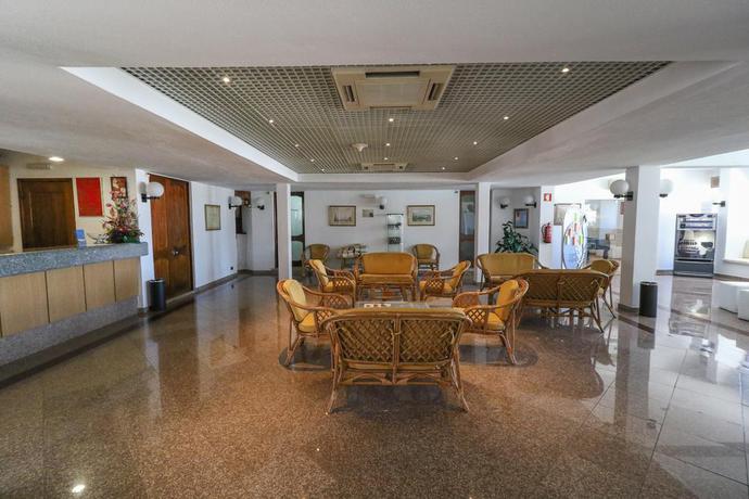 Imagen de los interiores del Hotel Apartamento Do Golfe. Foto 11