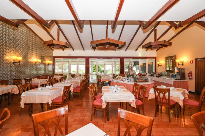 Imagen del bar/restaurante del Hotel Apartamento Do Golfe. Foto 3