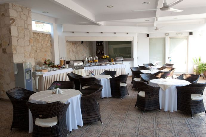 Imagen del bar/restaurante del Hotel Apartamento Elizabeth Suites, Chania. Foto 2