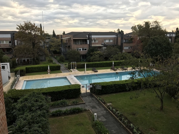 Imagen de la piscina del Hotel Apartamento En Country Pilar Visitantes. Foto 19
