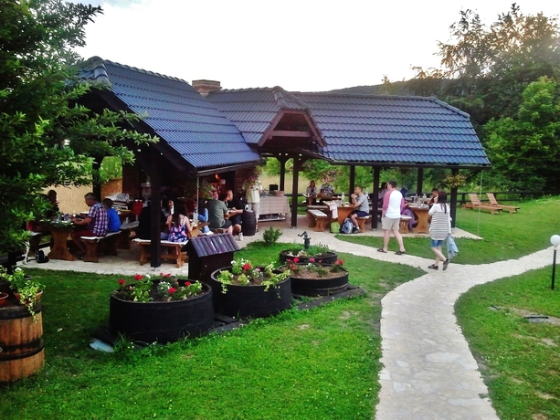 Imagen del bar/restaurante del Hotel Apartamento Etno Garden apartment and rooms. Foto 5