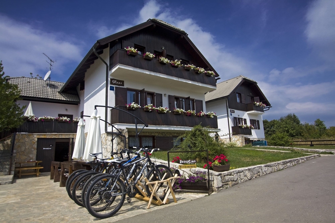 Imagen de los exteriores del Hotel Apartamento Etno Garden apartment and rooms. Foto 11