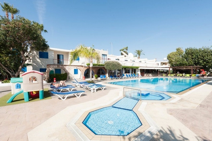 Imagen general del Hotel Apartamento Green Bungalows. Foto 4