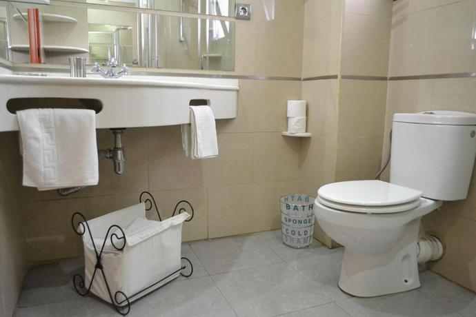 Imagen general del Hotel Apartamento Hof van Holland Carihuela. Foto 7