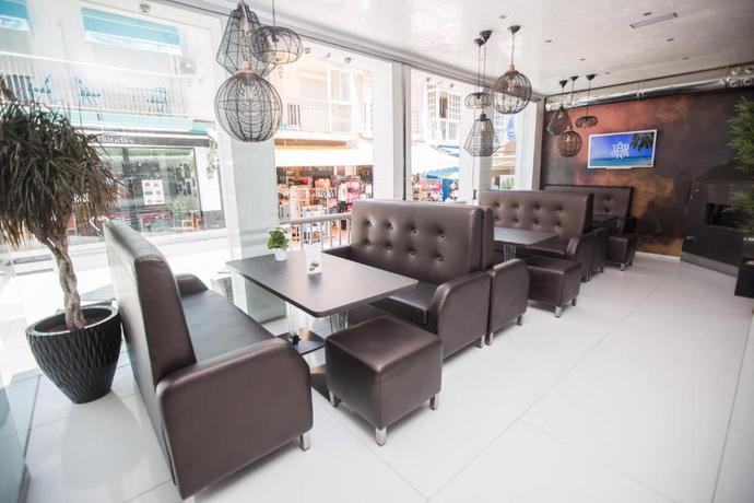 Imagen general del Hotel Apartamento Hof van Holland Carihuela. Foto 14