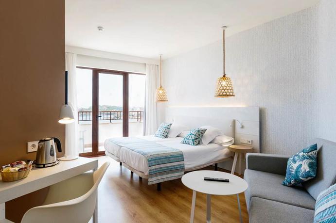 Imagen de la habitación del Hotel Apartamento Leonardo Royal and Suites hotel Ibiza Santa Eulalia. Foto 3