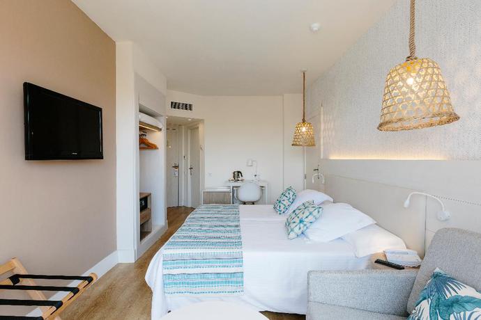 Imagen de la habitación del Hotel Apartamento Leonardo Royal and Suites hotel Ibiza Santa Eulalia. Foto 7