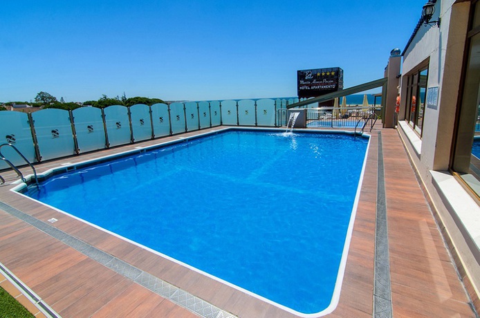 Imagen de la piscina del Hotel Apartamento Martín Alonso Pinzón. Foto 17