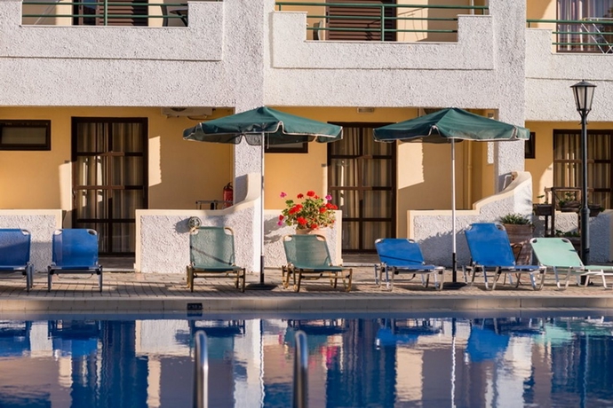 Imagen general del Hotel Apartamento Nireas. Foto 8