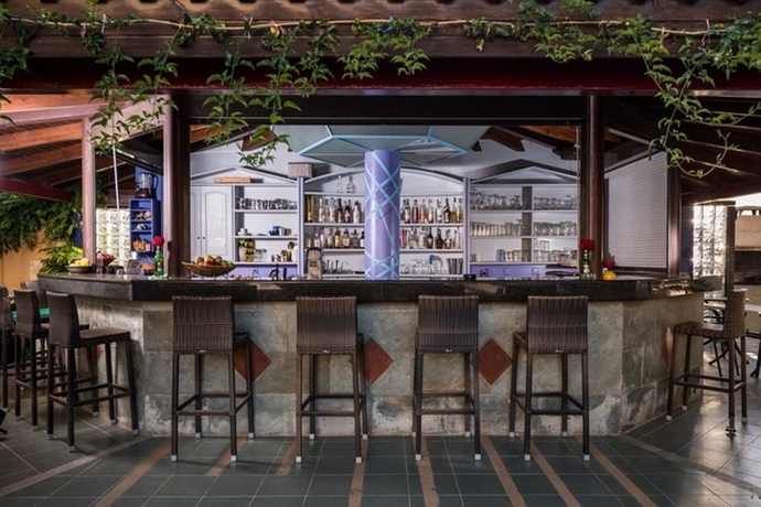 Imagen general del Hotel Apartamento Nireas. Foto 10