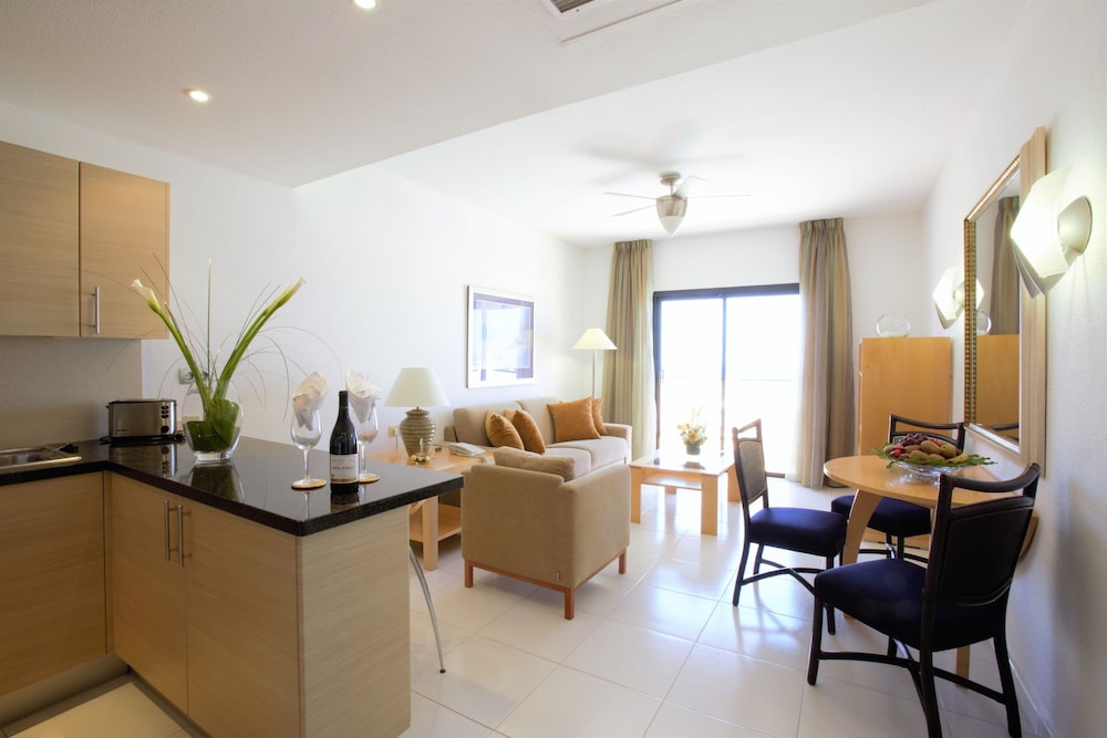 Imagen de la habitación del Hotel Apartamento Ona Hollywood Mirage. Foto 7