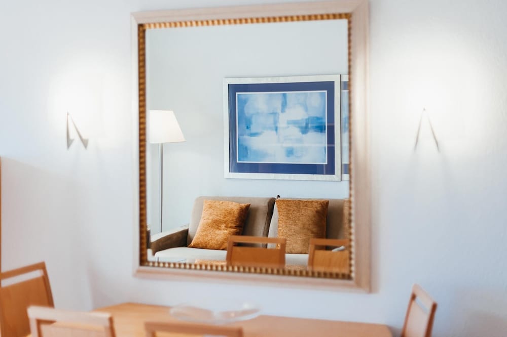 Imagen de la habitación del Hotel Apartamento Ona Hollywood Mirage. Foto 9