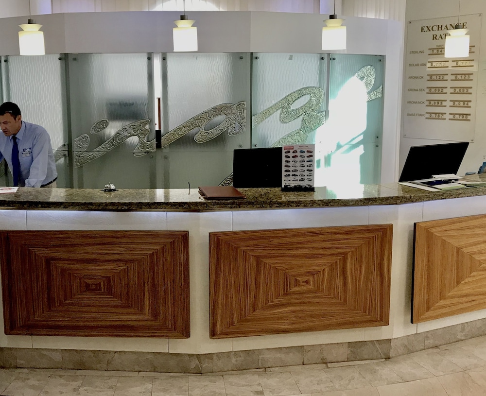 Imagen de los interiores del Hotel Apartamento Ona Hollywood Mirage. Foto 20