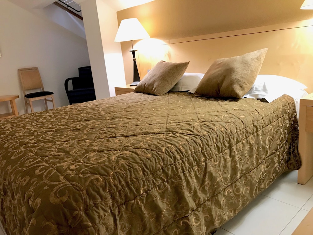 Imagen de la habitación del Hotel Apartamento Ona Hollywood Mirage. Foto 15