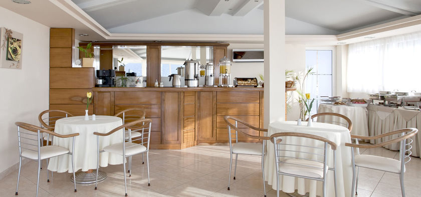 Imagen de la piscina del Hotel Apartamento Viaros. Foto 15