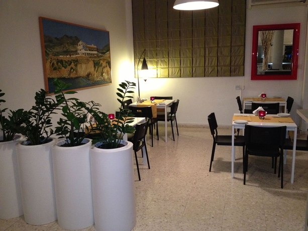 Imagen del bar/restaurante del Hotel Apartamento Vrachia Beach Hotel and Suites - Adults Only. Foto 2