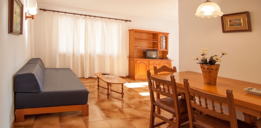 Imagen de la habitación del Hotel Apartamentos Alamos. Foto 5