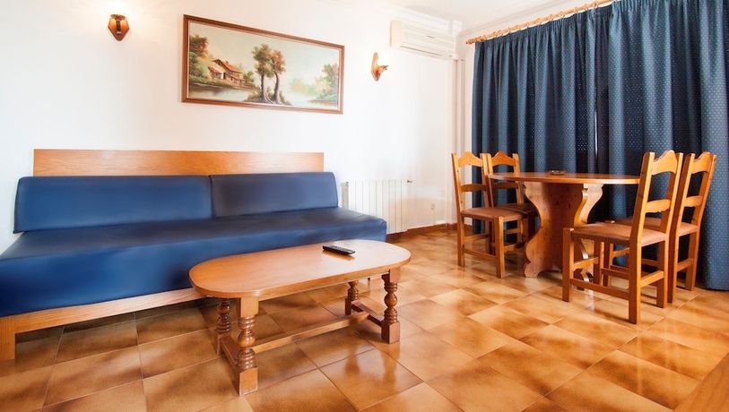 Imagen de la habitación del Hotel Apartamentos Alamos. Foto 7