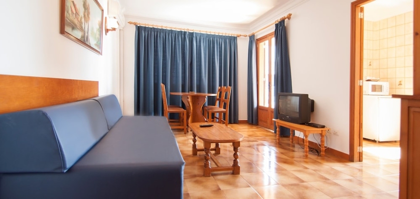 Imagen de la habitación del Hotel Apartamentos Alamos. Foto 11