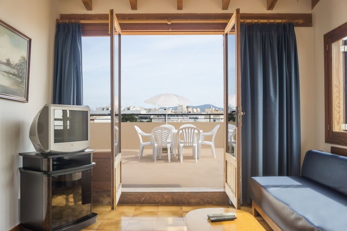 Imagen de la habitación del Hotel Apartamentos Alamos. Foto 12