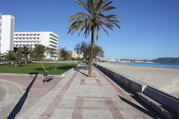 Imagen de los exteriores del Hotel Apartamentos Alamos. Foto 18