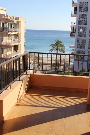 Imagen de los exteriores del Hotel Apartamentos Alamos. Foto 19