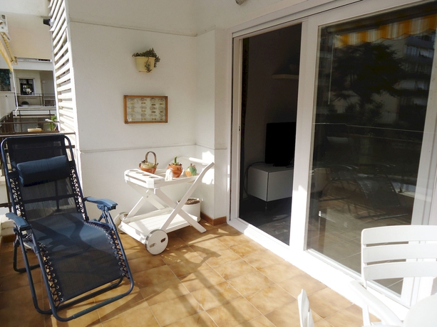 Imagen de los exteriores del Hotel Apartamentos Alba Park Fenals. Foto 5