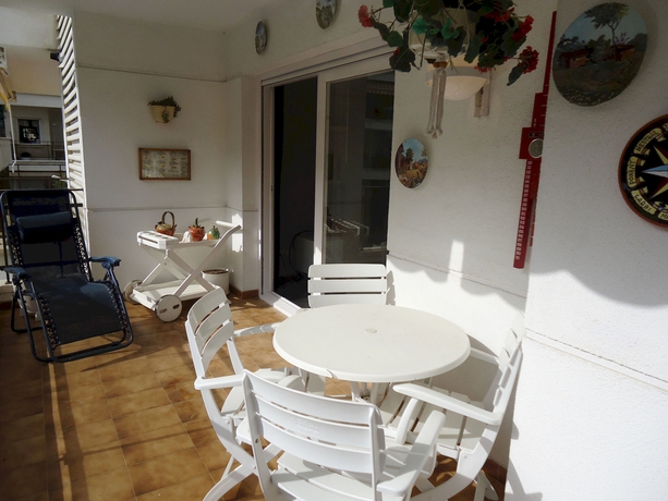 Imagen de los exteriores del Hotel Apartamentos Alba Park Fenals. Foto 6